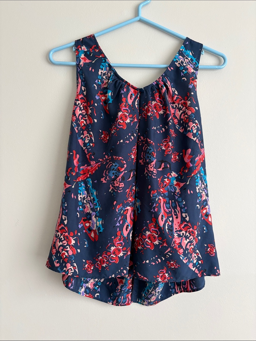 Juicy Couture Navy Floral Sleeveless Scoop Neck Top - Multicolor Print